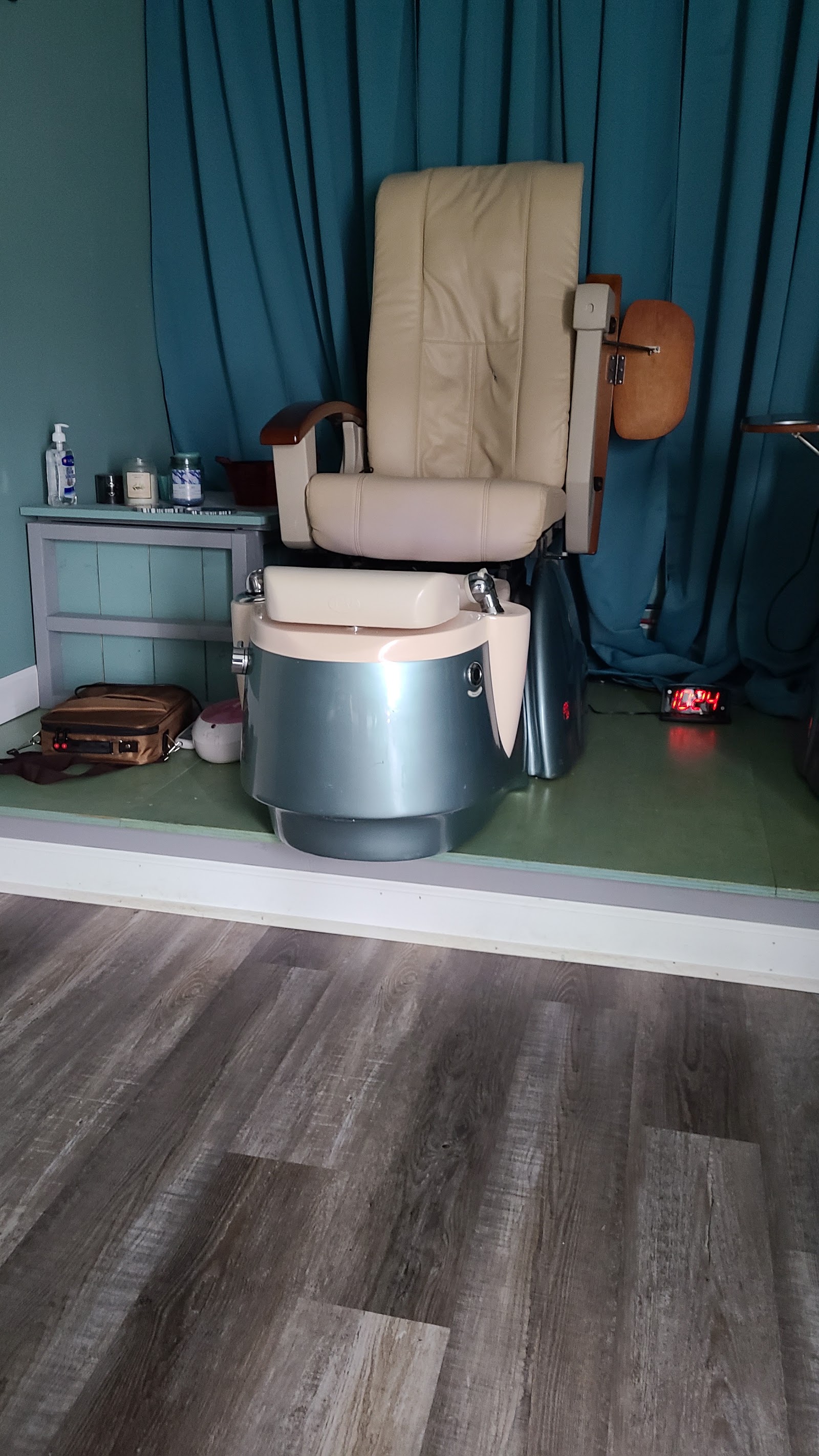 The Man Cave Nailcare for Gentlemen nail photo 4